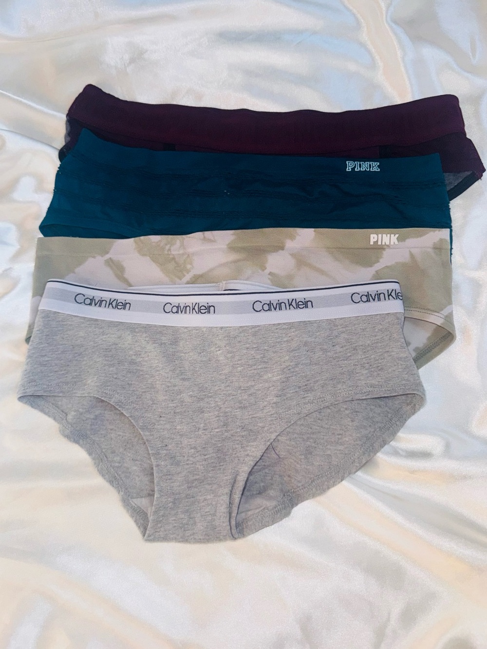 👑LOT / BUNDLE of gently used pairs of Victoria’s Secret & Calvin Klein Panties